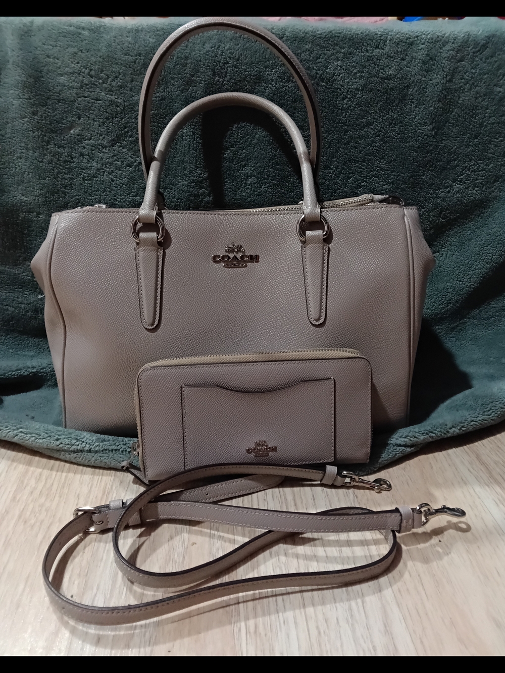 Coach Taupe Cream Pebbled Leather Satchel with Wallet - Picture 2 of 16